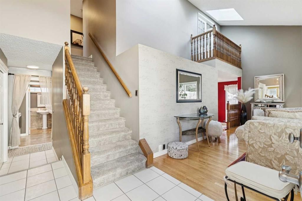 71 Woodfern Drive SW, Calgary — photo 4 of 49