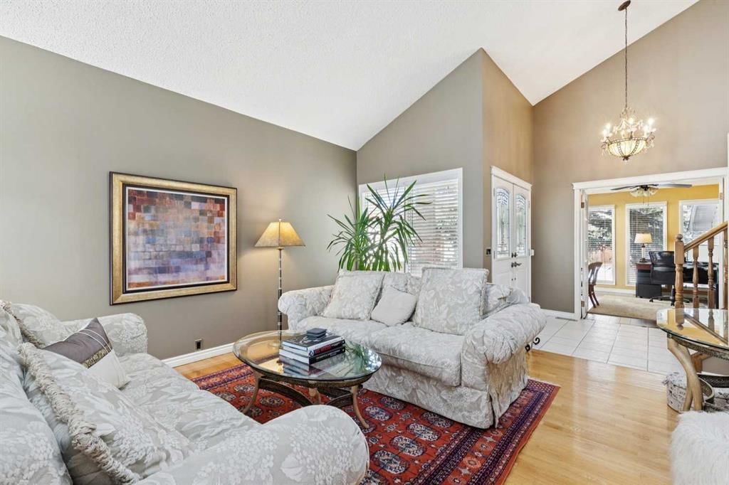 71 Woodfern Drive SW, Calgary — photo 5 of 49