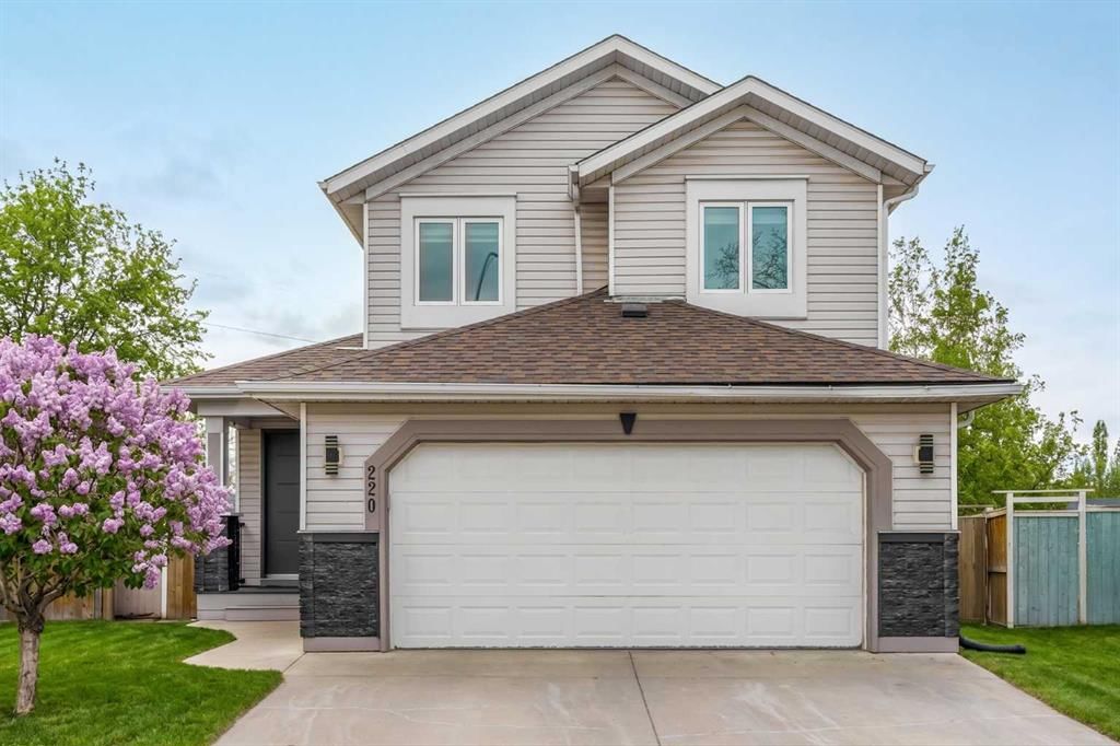 220 Douglas Glen Bay SE, Calgary — main listing photo