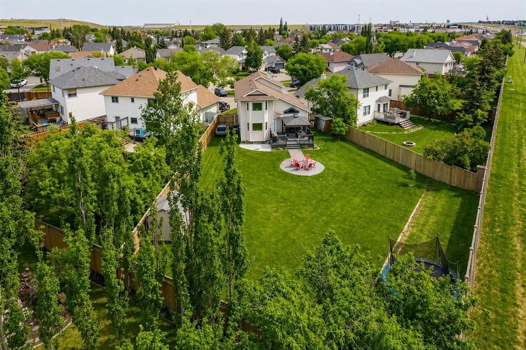 220 Douglas Glen Bay SE, Calgary — photo 2 of 35