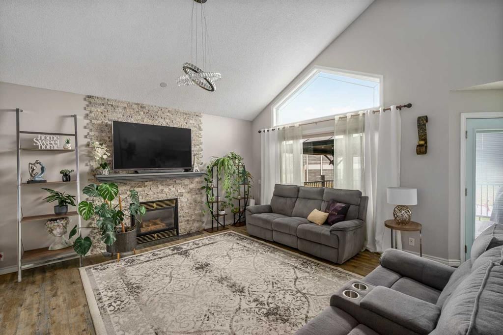 220 Douglas Glen Bay SE, Calgary — photo 5 of 35