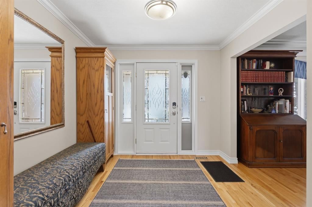 352 Oakside Circle SW, Calgary — photo 2 of 50