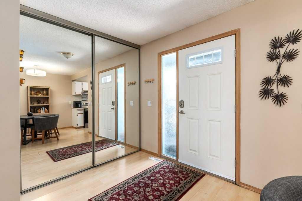 76, 7172 Coach Hill Road SW, Calgary — main listing photo