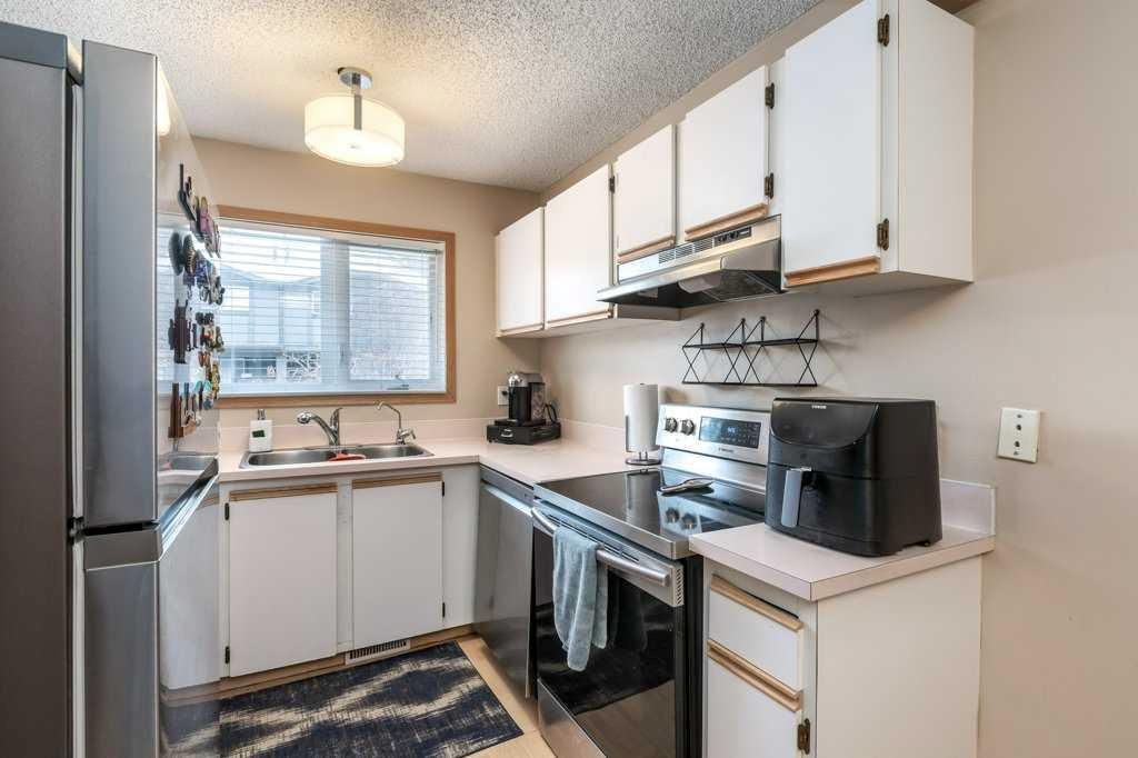 76, 7172 Coach Hill Road SW, Calgary — photo 5 of 19