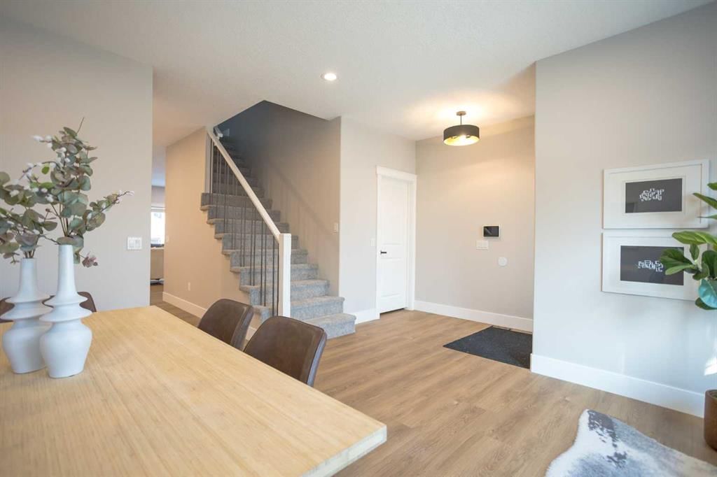 722 53 Avenue SW, Calgary — photo 3 of 45