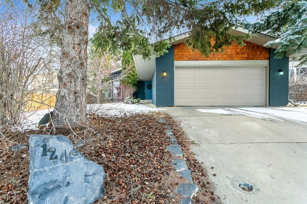 124 Oakchurch Place SW, Calgary — main listing photo