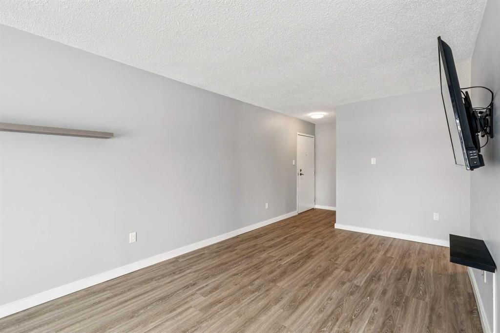 2202, 3115 51 Street SW, Calgary — photo 4 of 29