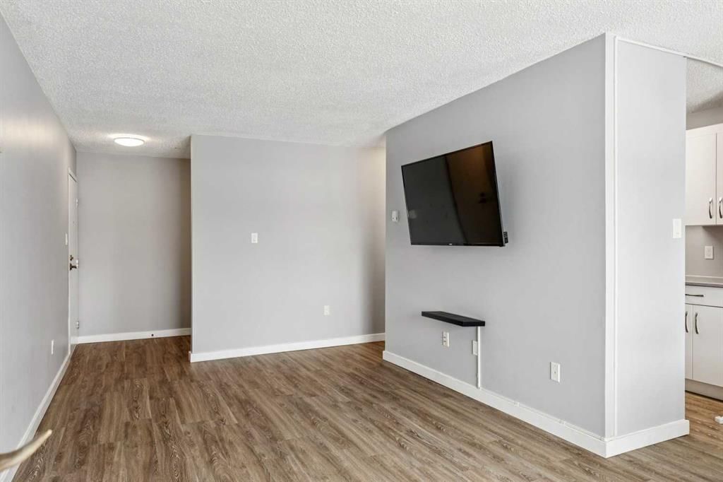 2202, 3115 51 Street SW, Calgary — photo 5 of 29