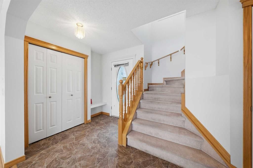 154 Hidden Hills Terrace NW, Calgary — photo 2 of 36