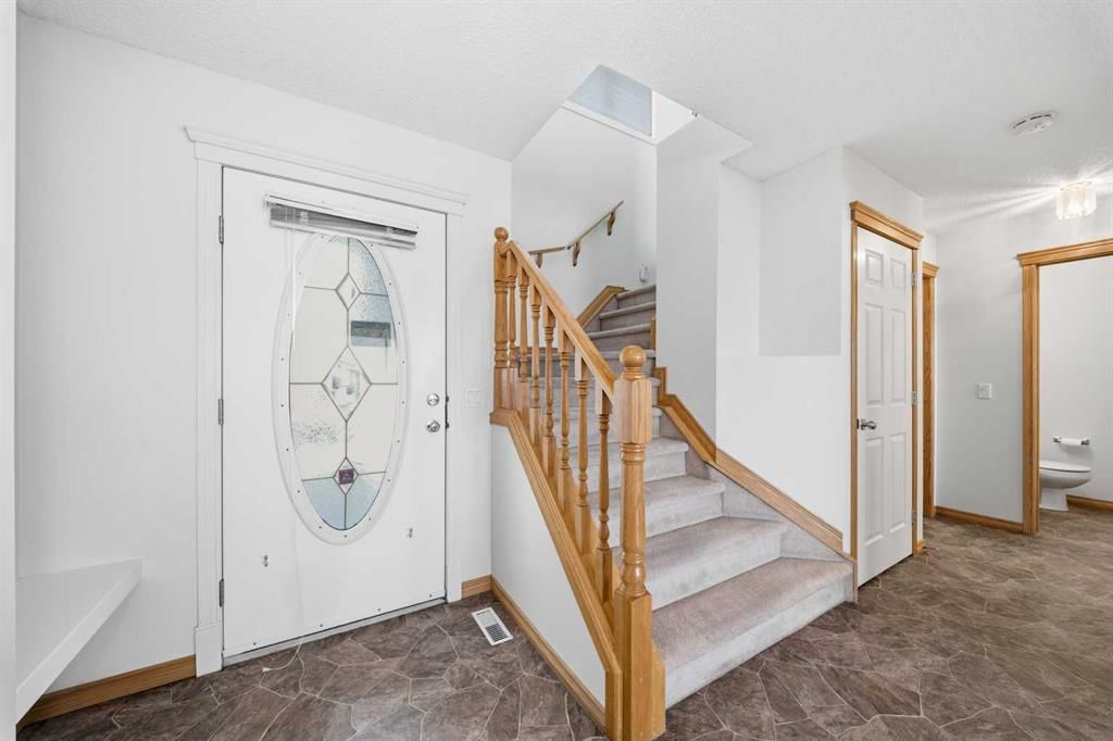 154 Hidden Hills Terrace NW, Calgary — photo 3 of 36