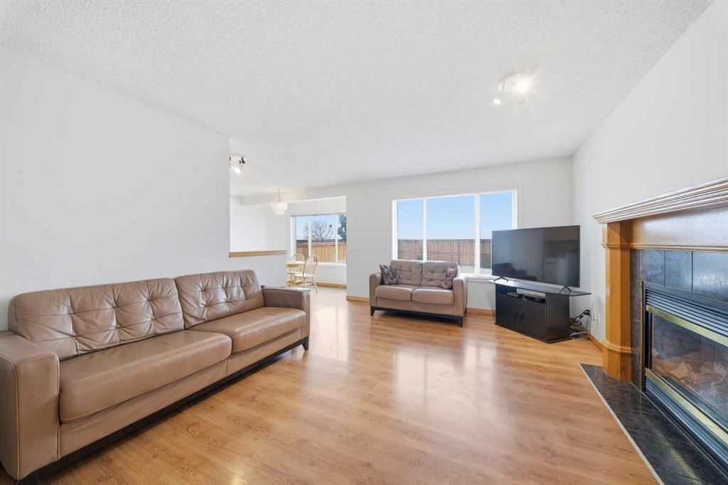 154 Hidden Hills Terrace NW, Calgary — photo 4 of 36