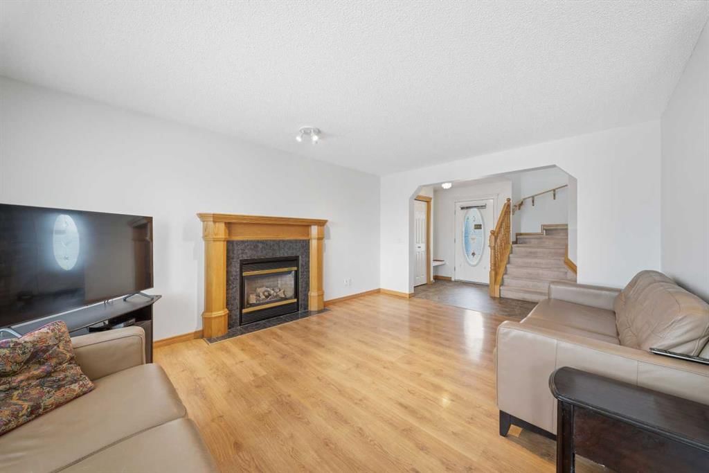 154 Hidden Hills Terrace NW, Calgary — photo 5 of 36