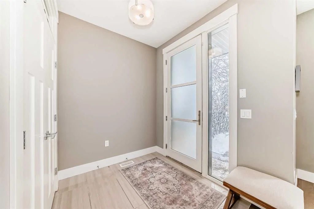 2117 51 Avenue SW, Calgary — photo 2 of 50