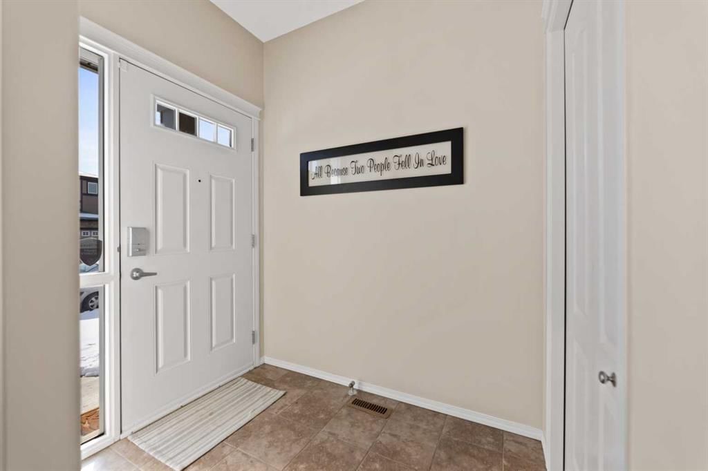 159 Evansborough Crescent NW, Calgary — photo 4 of 27