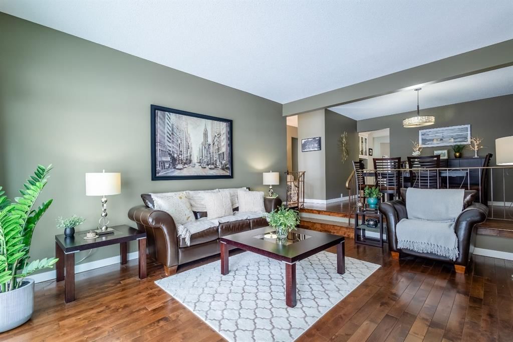 5617 Dalcastle Hill NW, Calgary — photo 3 of 50