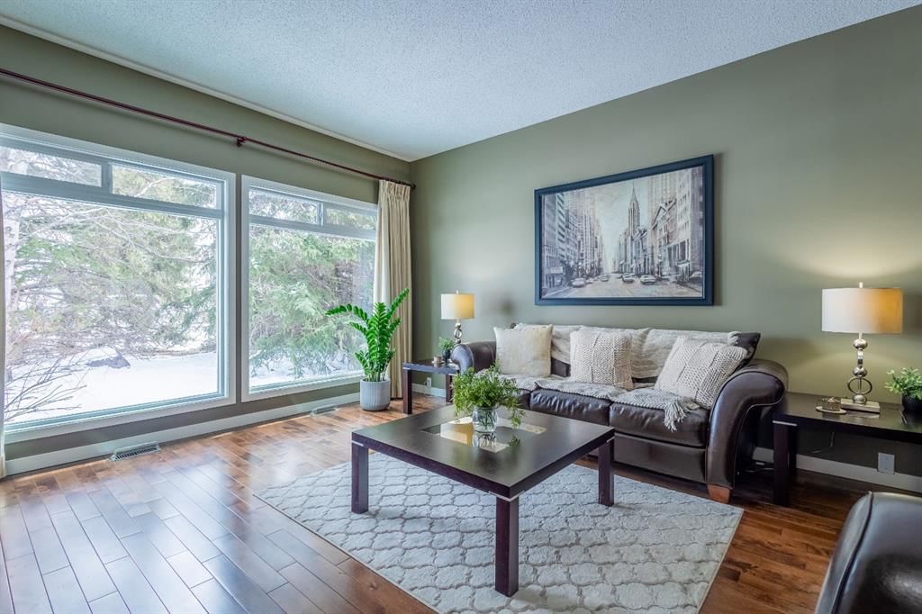 5617 Dalcastle Hill NW, Calgary — photo 5 of 50