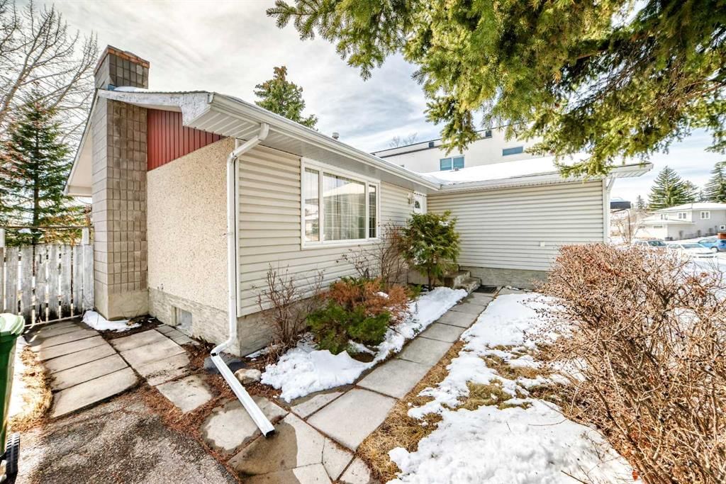 271 Dalhurst Way NW, Calgary — photo 2 of 49