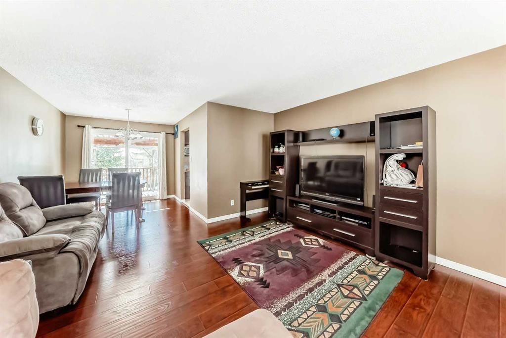 271 Dalhurst Way NW, Calgary — photo 5 of 49