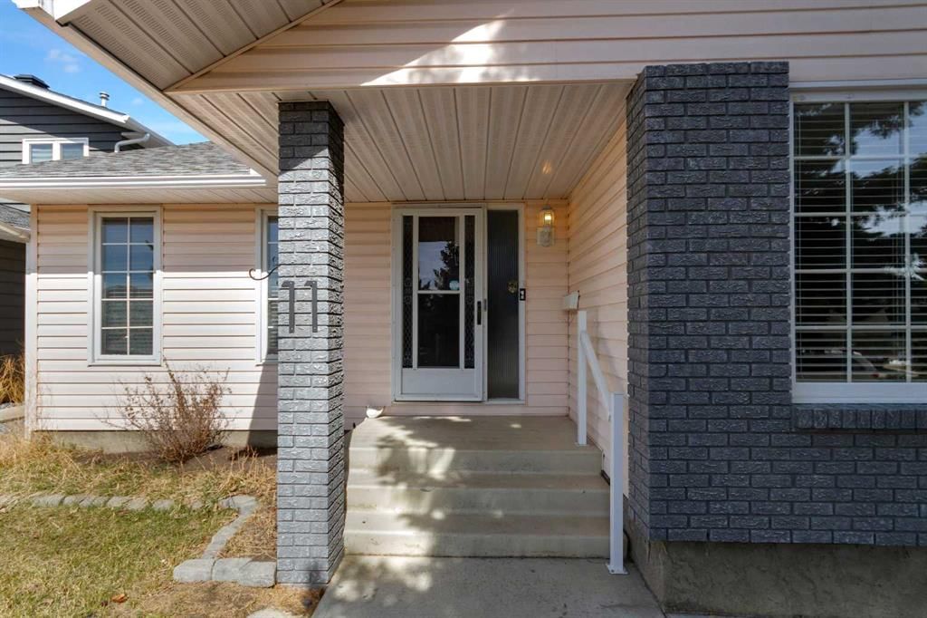 11 Woodfield Crescent SW, Calgary — photo 3 of 41