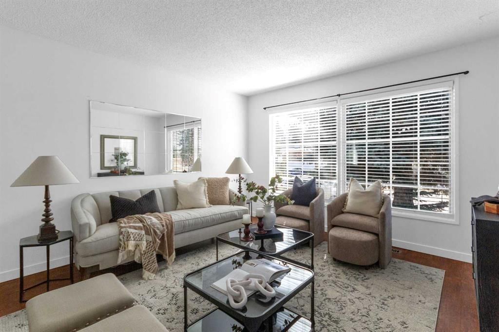 11 Woodfield Crescent SW, Calgary — photo 4 of 41