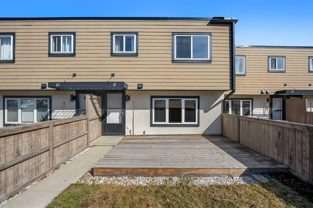 41, 3809 45 Street SW, Calgary — photo 2 of 48