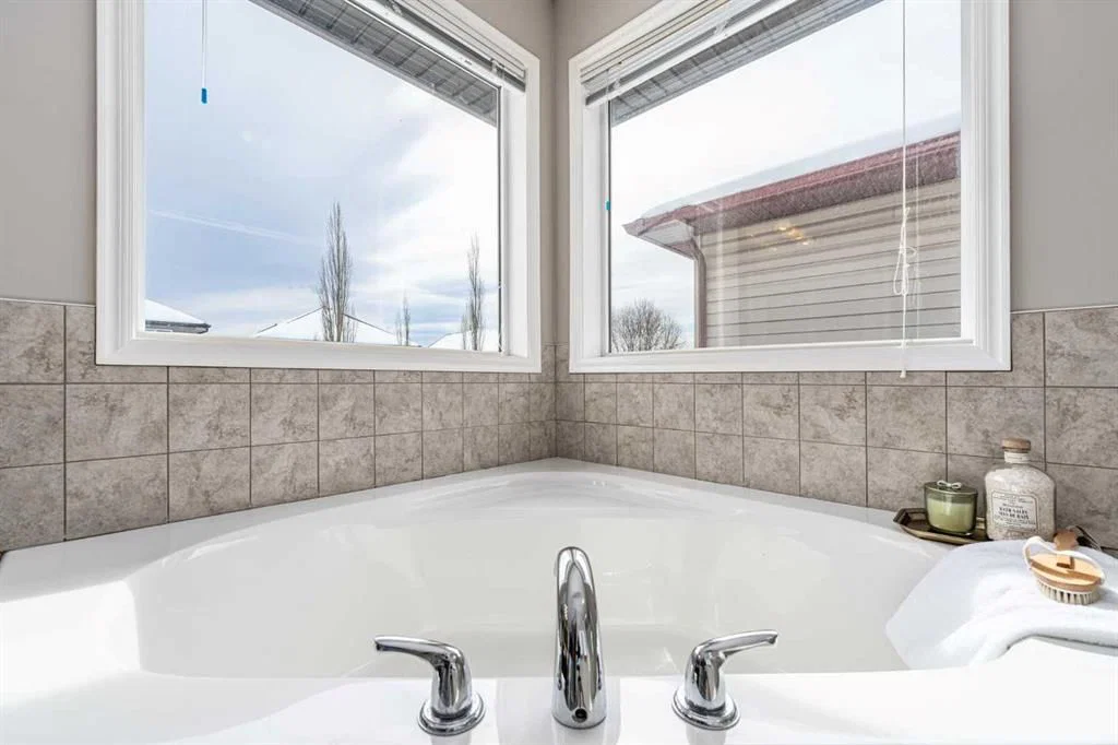 18 Tuscany Summit Green NW, Calgary — photo 3 of 49