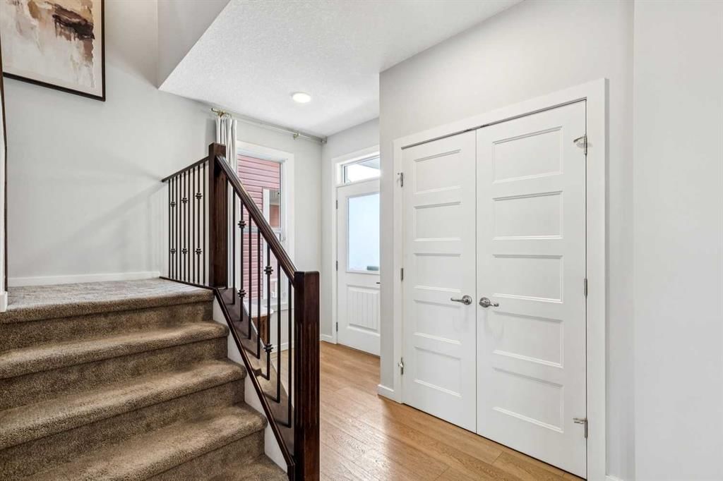 44 Legacy Landing SE, Calgary — photo 4 of 49