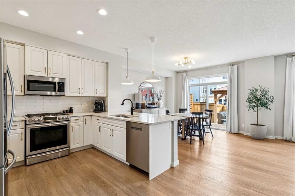 44 Legacy Landing SE, Calgary — photo 5 of 49