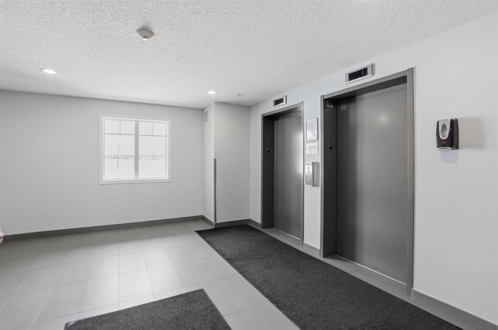 3216, 115 Prestwick Villas SE, Calgary — photo 3 of 28