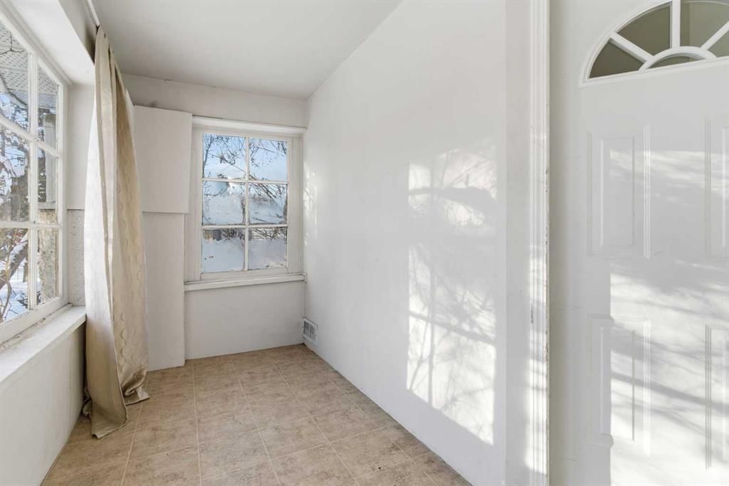 310 10 Avenue NE, Calgary — photo 4 of 41
