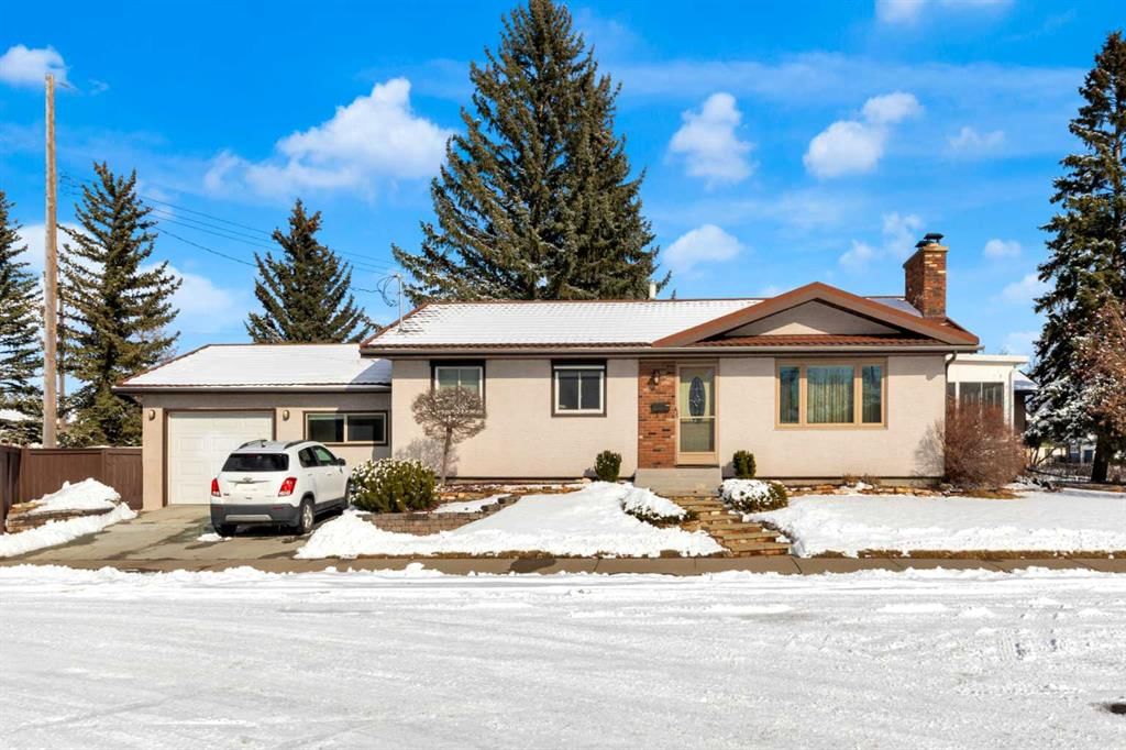 6004 Maddock Drive NE, Calgary — main listing photo