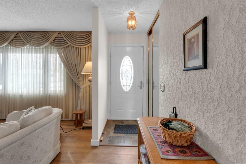 6004 Maddock Drive NE, Calgary — photo 2 of 46