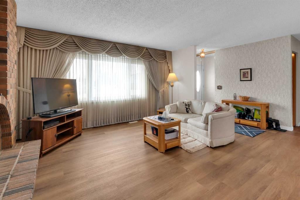 6004 Maddock Drive NE, Calgary — photo 5 of 46