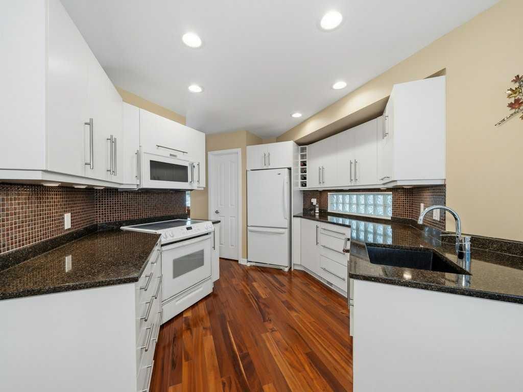 237 28 Avenue NW, Calgary — photo 4 of 41