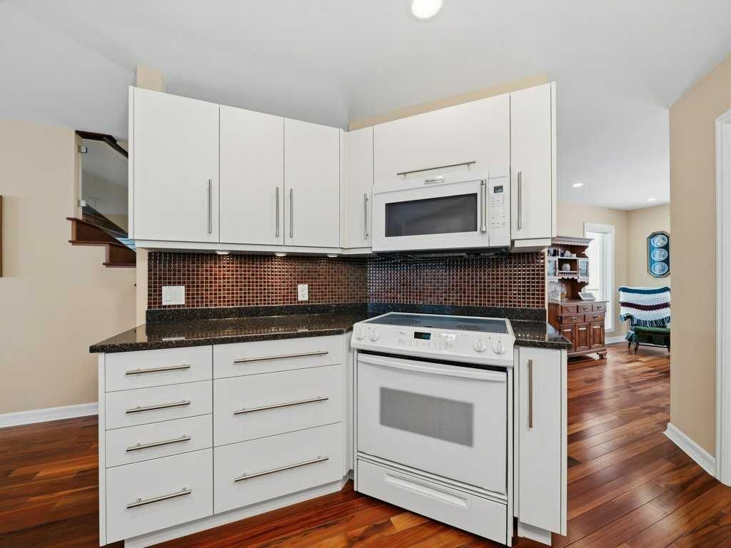 237 28 Avenue NW, Calgary — photo 5 of 41