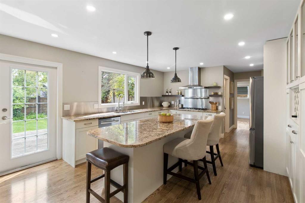 152 Lake Mead Crescent SE, Calgary — photo 3 of 50