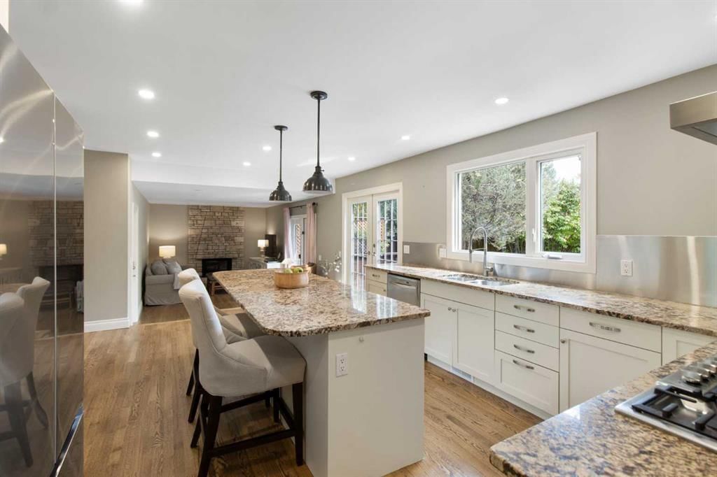 152 Lake Mead Crescent SE, Calgary — photo 5 of 50