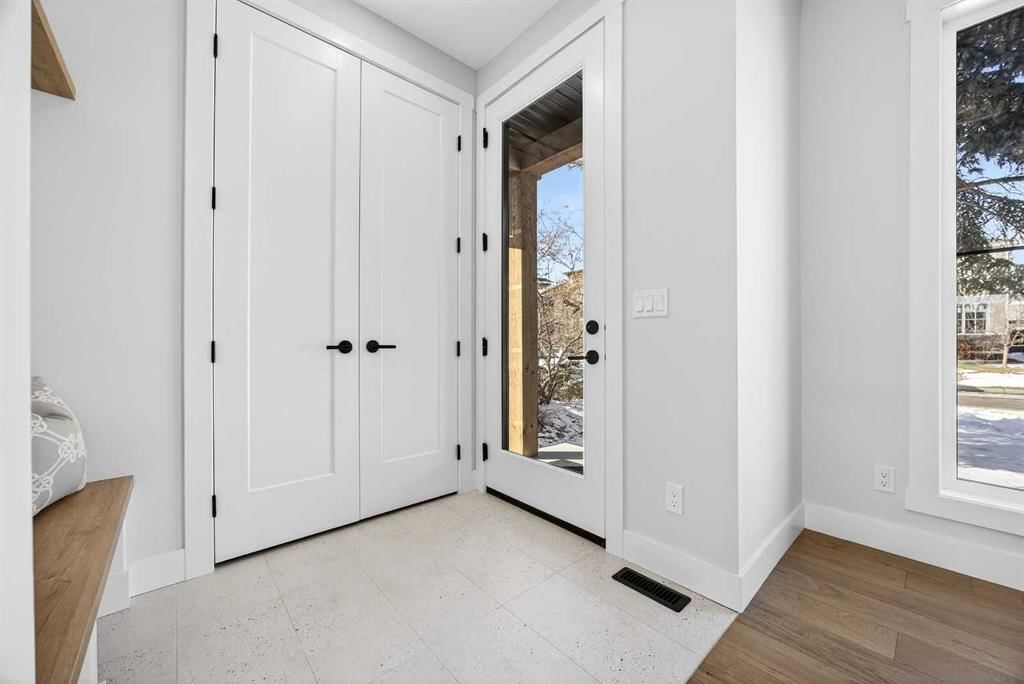 823 23 Avenue NW, Calgary — photo 4 of 50