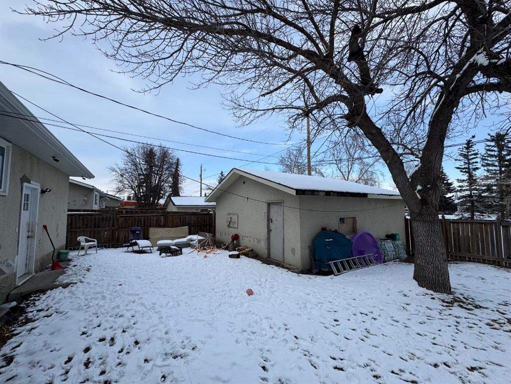 208 Forest Road SE, Calgary — photo 3 of 7