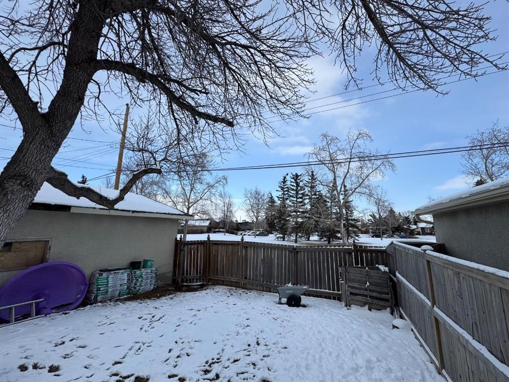 208 Forest Road SE, Calgary — photo 4 of 7