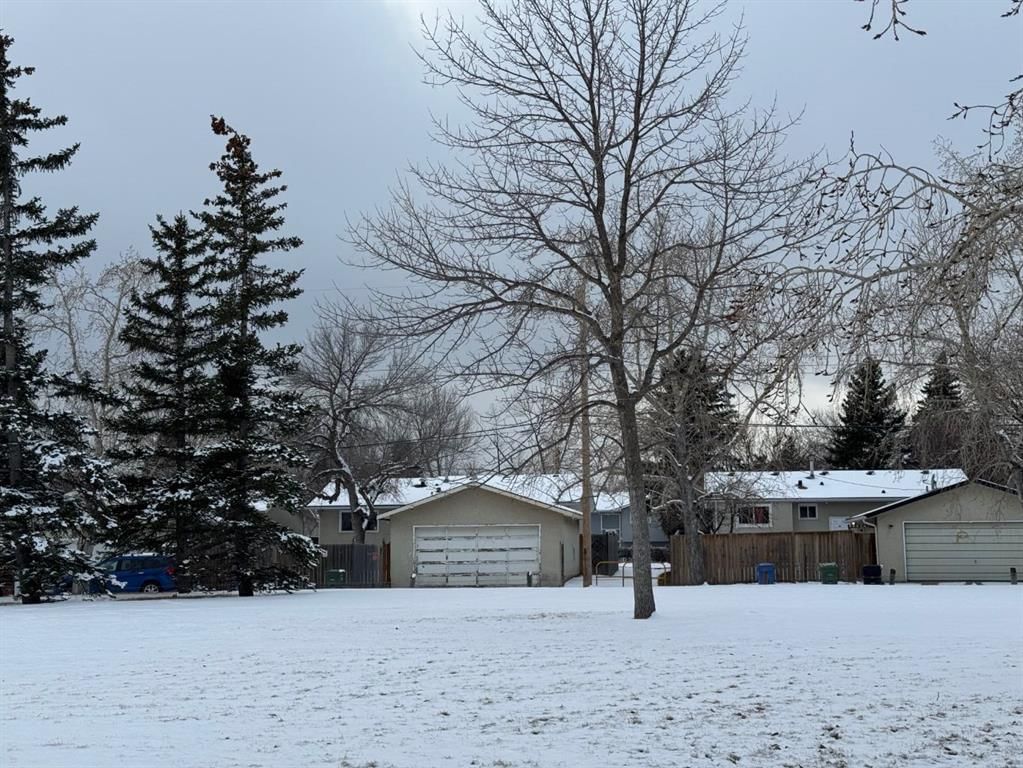 208 Forest Road SE, Calgary — photo 5 of 7