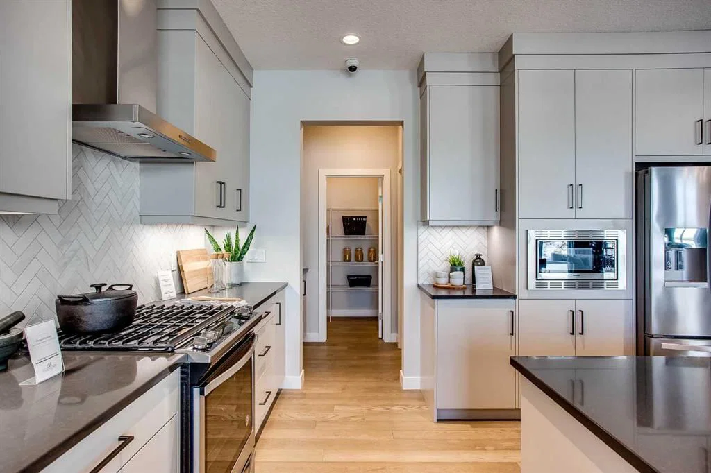 69 Rockyvale Green NW, Calgary — photo 5 of 40