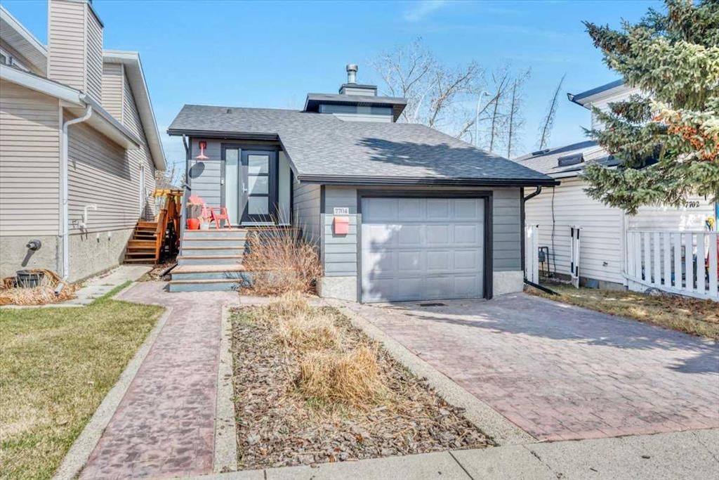 7704 46 Avenue NW, Calgary — main listing photo