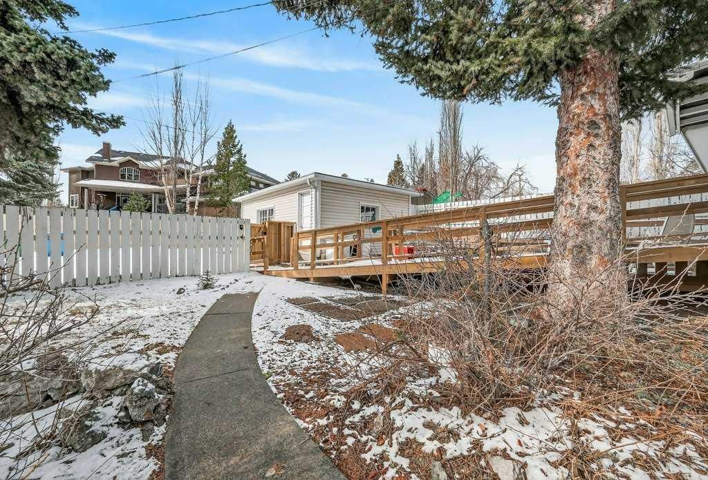 347 47 Avenue SW, Calgary — photo 3 of 33