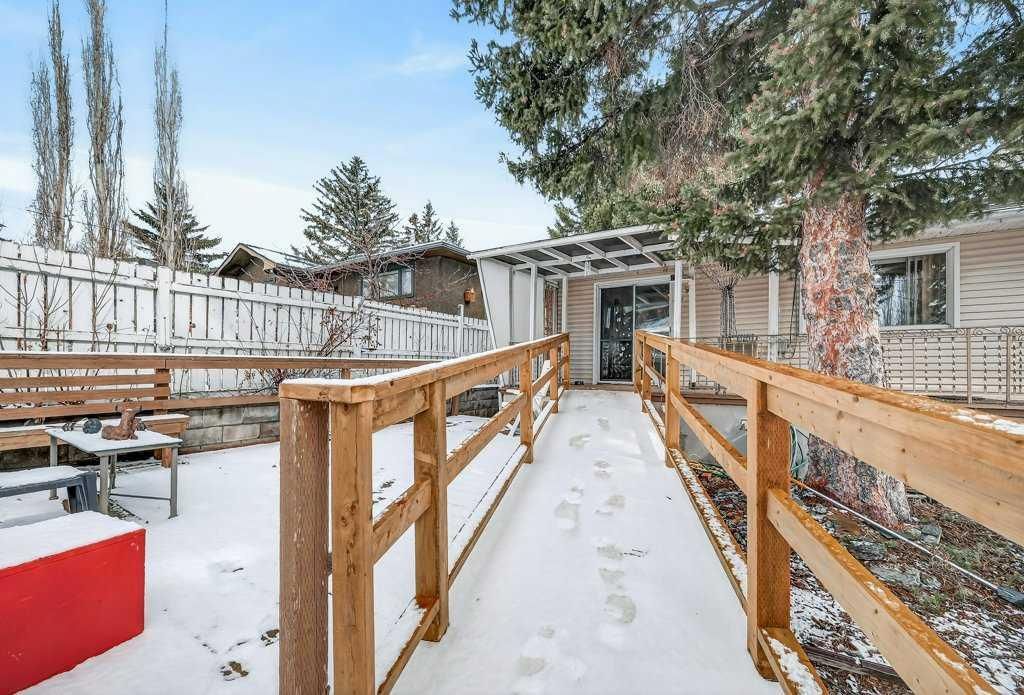 347 47 Avenue SW, Calgary — photo 5 of 33