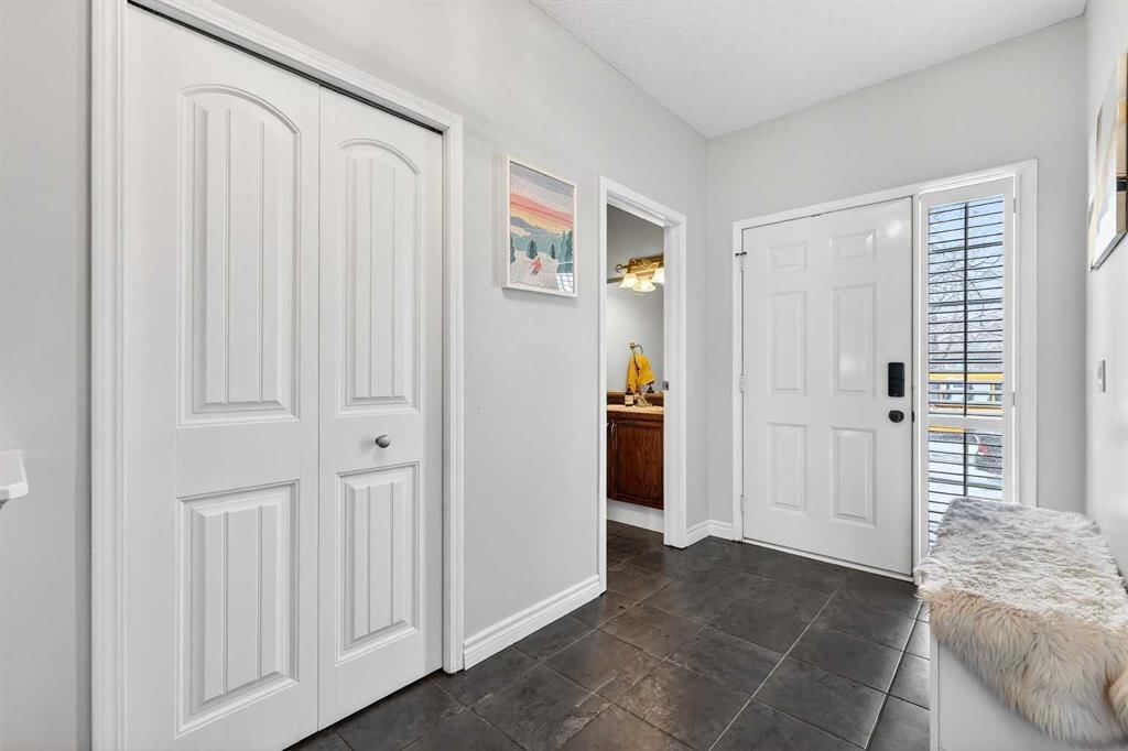 10796 Hidden Valley Drive NW, Calgary — photo 4 of 50