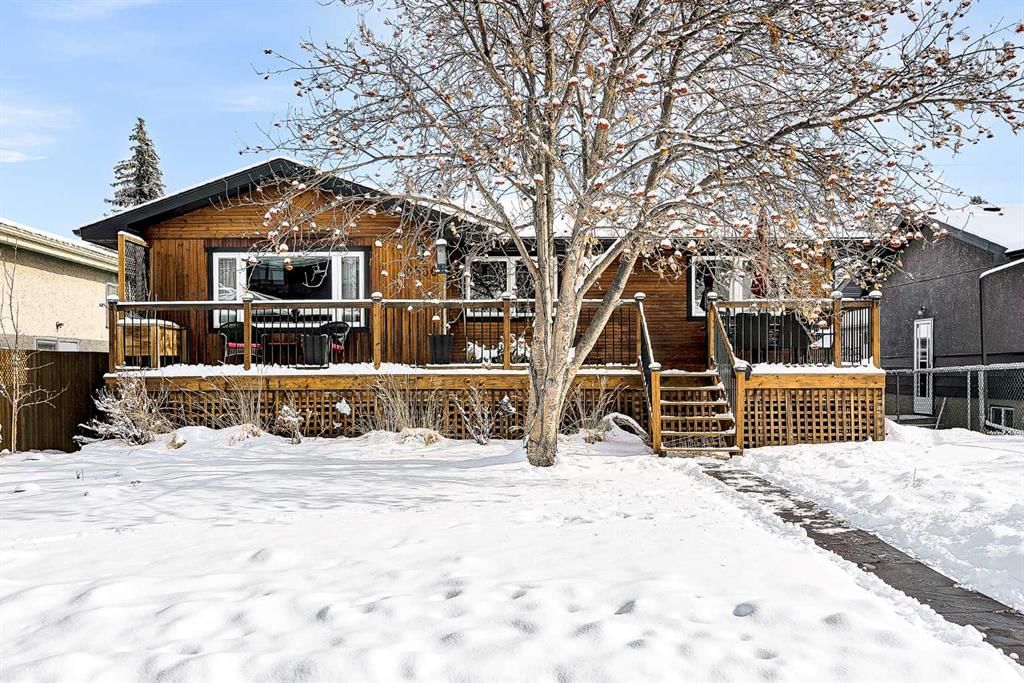 8536 33 Avenue NW, Calgary — main listing photo