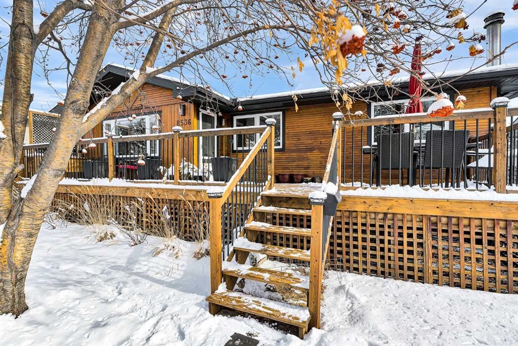 8536 33 Avenue NW, Calgary — photo 2 of 50