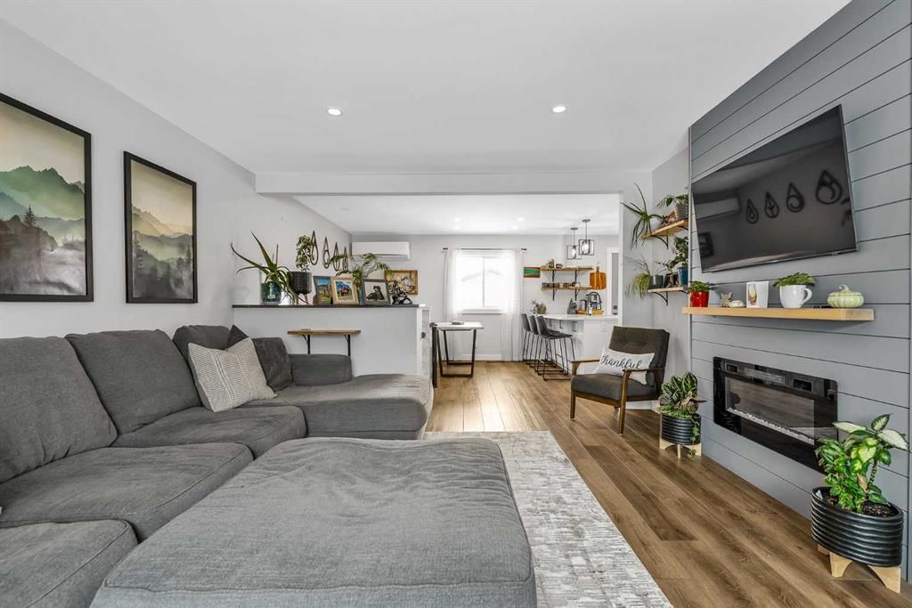 8536 33 Avenue NW, Calgary — photo 5 of 50