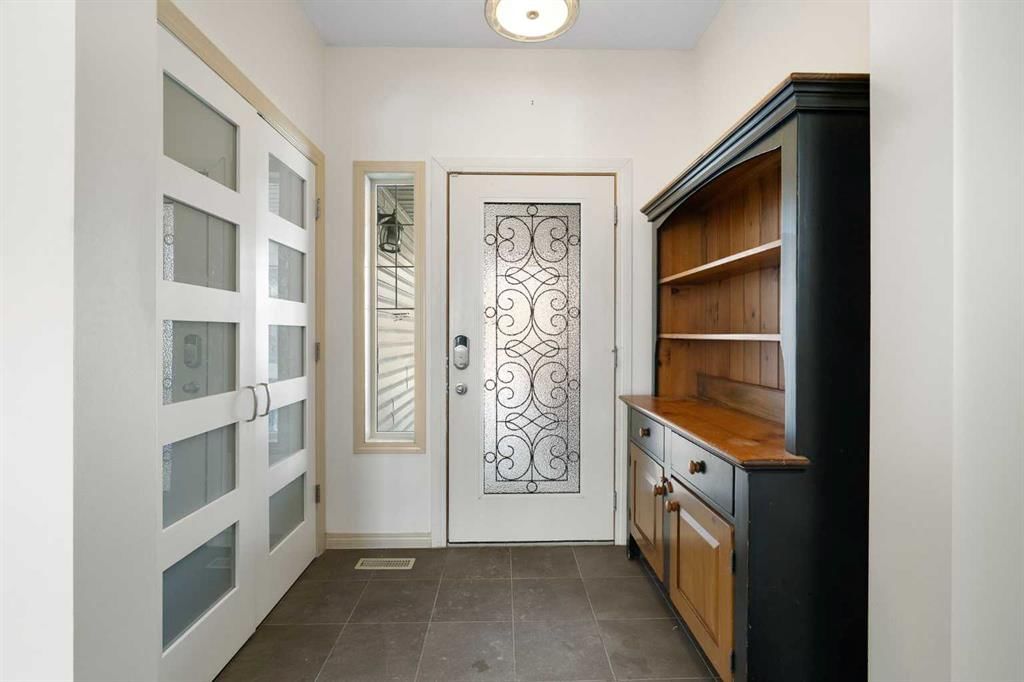 44 Cougar Ridge Green, Calgary — photo 3 of 49